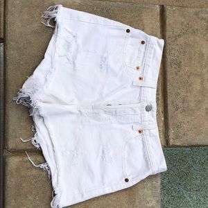 Levi’s | Denim Ripped Shorts in Off-White Sz 27